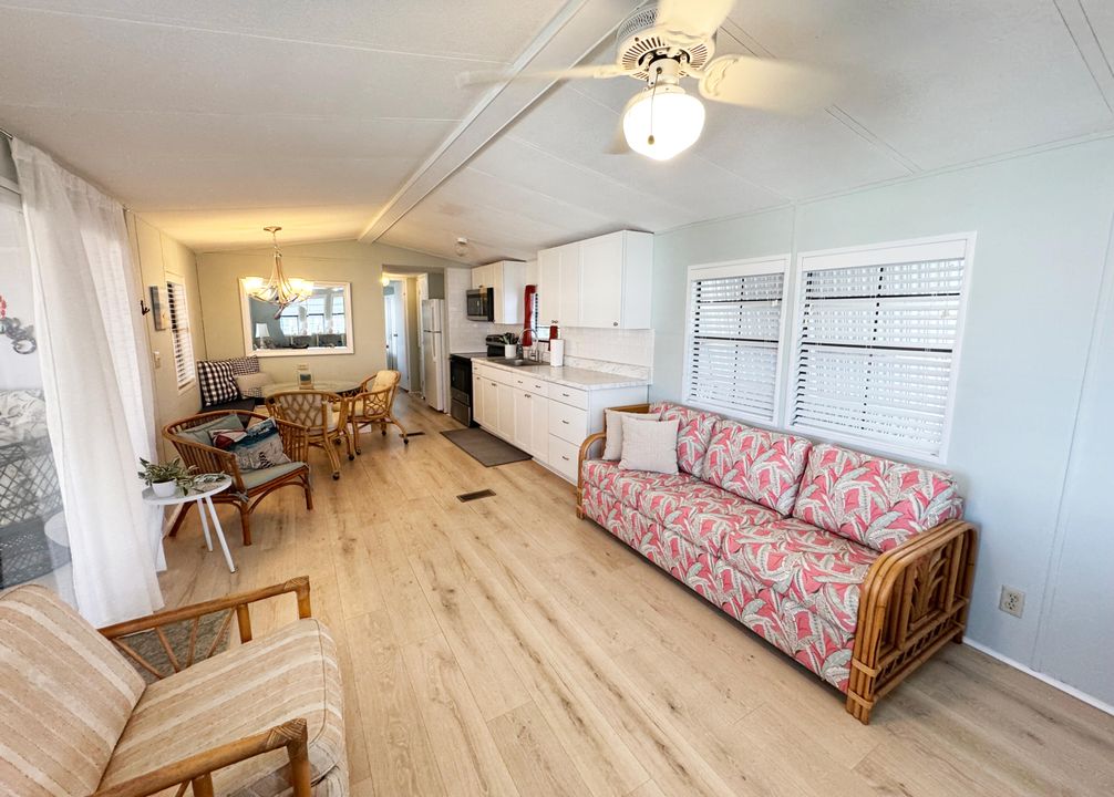 En Venta: $359,000 (2 camas, 1 baños, 738 Pies cuadrados)