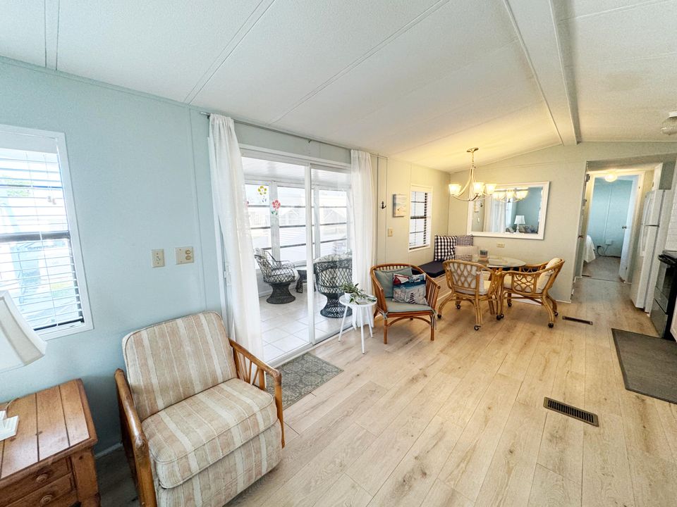 En Venta: $359,000 (2 camas, 1 baños, 738 Pies cuadrados)