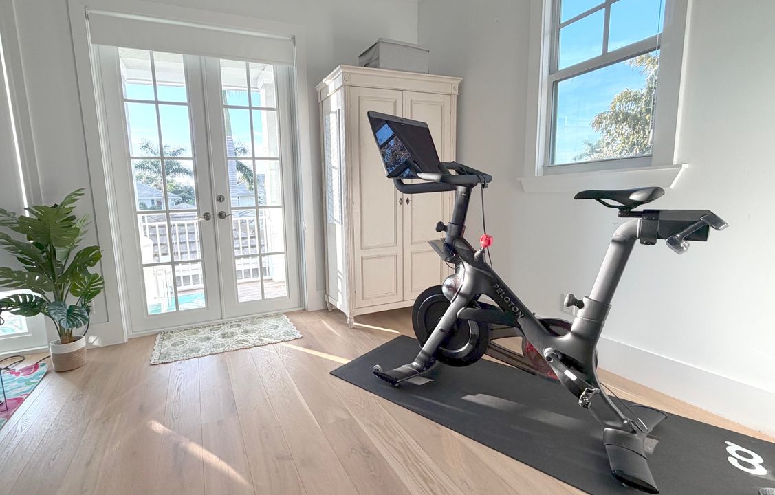 For Sale: $2,500,000 (5 beds, 4 baths, 3279 Square Feet)