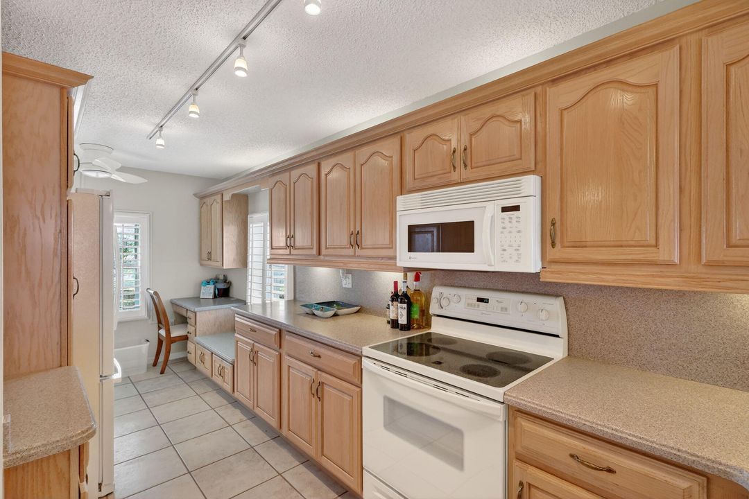 На продажу: $499,000 (2 спален, 2 ванн, 1298 Квадратных фут)