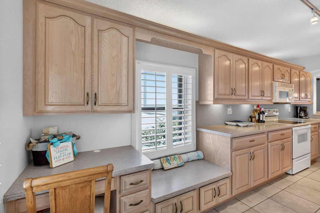 На продажу: $499,000 (2 спален, 2 ванн, 1298 Квадратных фут)