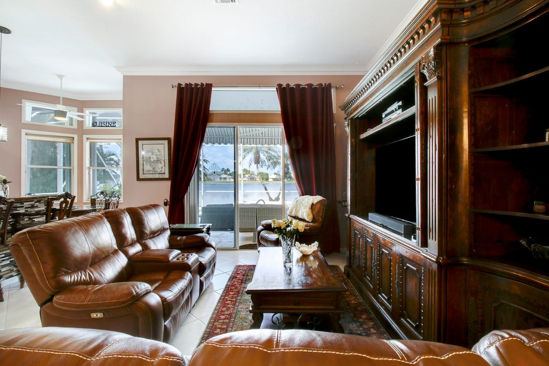 En Venta: $590,000 (3 camas, 2 baños, 2175 Pies cuadrados)