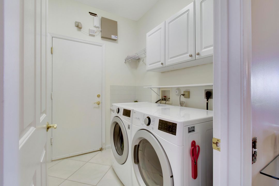 En Venta: $590,000 (3 camas, 2 baños, 2175 Pies cuadrados)