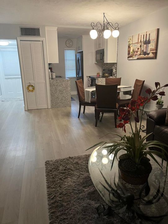 For Rent: $2,000 (1 beds, 1 baths, 648 Square Feet)