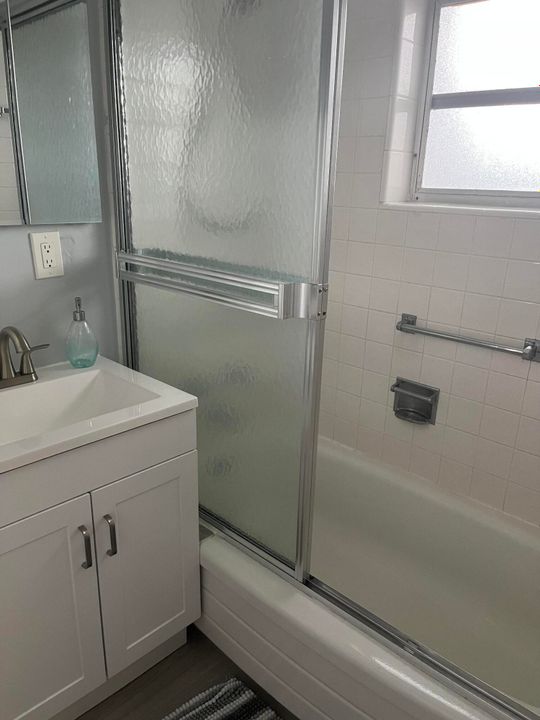 For Rent: $2,000 (1 beds, 1 baths, 648 Square Feet)