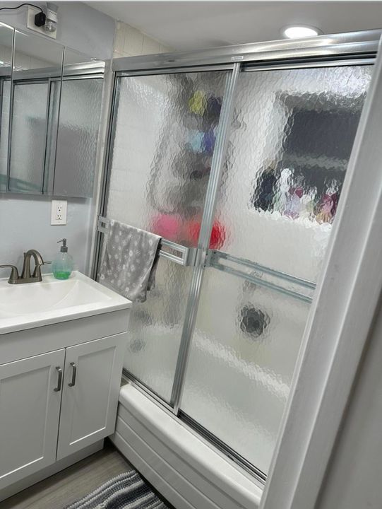 For Rent: $2,000 (1 beds, 1 baths, 648 Square Feet)