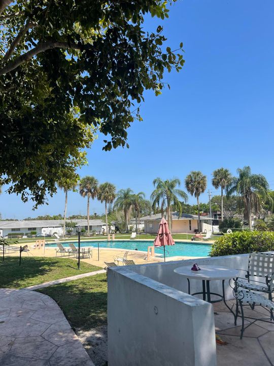 For Rent: $2,000 (1 beds, 1 baths, 648 Square Feet)