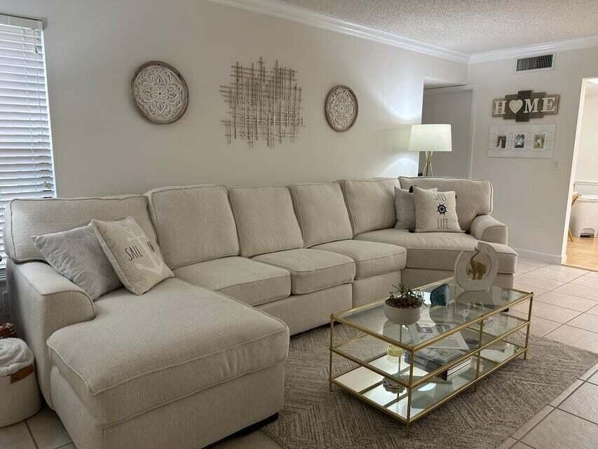 For Rent: $1,850 (2 beds, 2 baths, 1111 Square Feet)