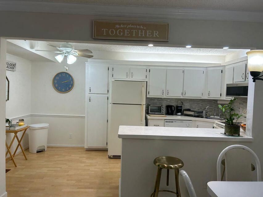 For Rent: $1,850 (2 beds, 2 baths, 1111 Square Feet)