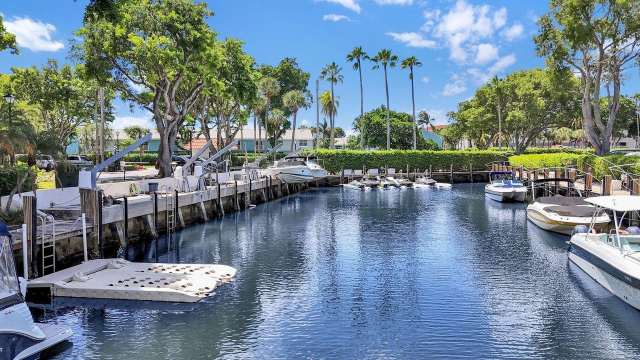 В аренду: $4,000 (2 спален, 2 ванн, 1385 Квадратных фут)