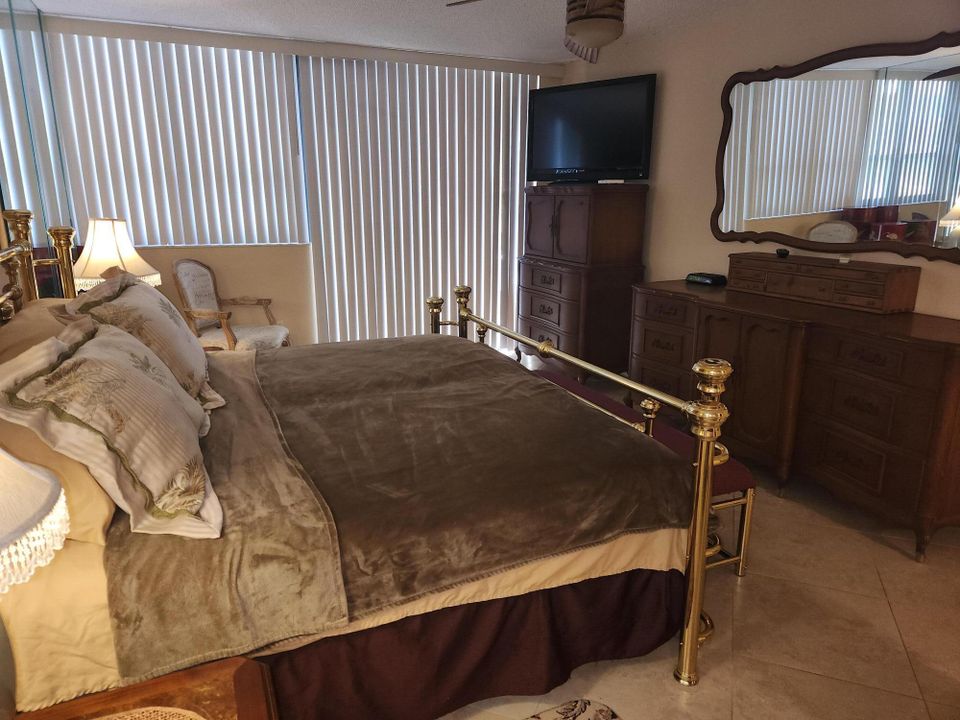 В аренду: $4,000 (2 спален, 2 ванн, 1385 Квадратных фут)