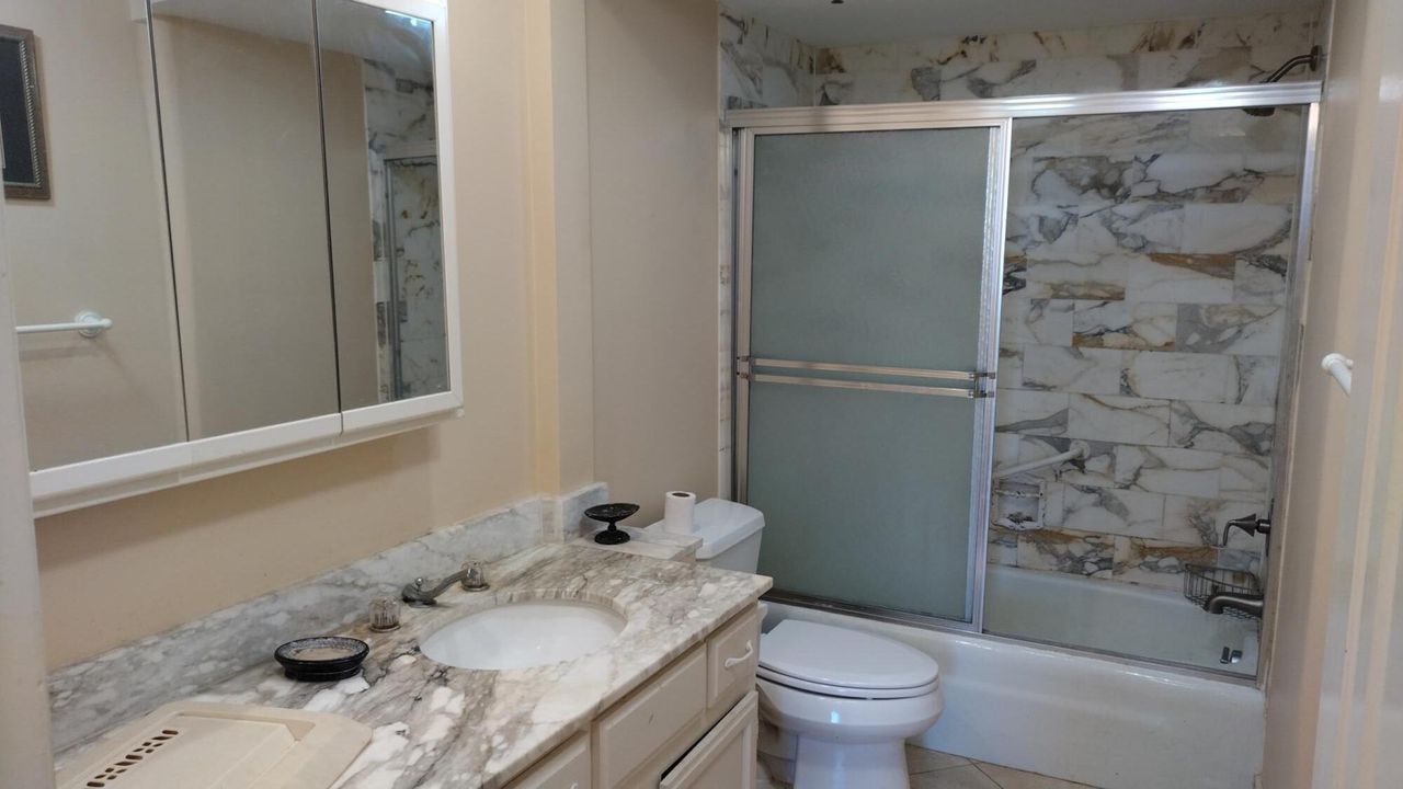 В аренду: $4,000 (2 спален, 2 ванн, 1385 Квадратных фут)