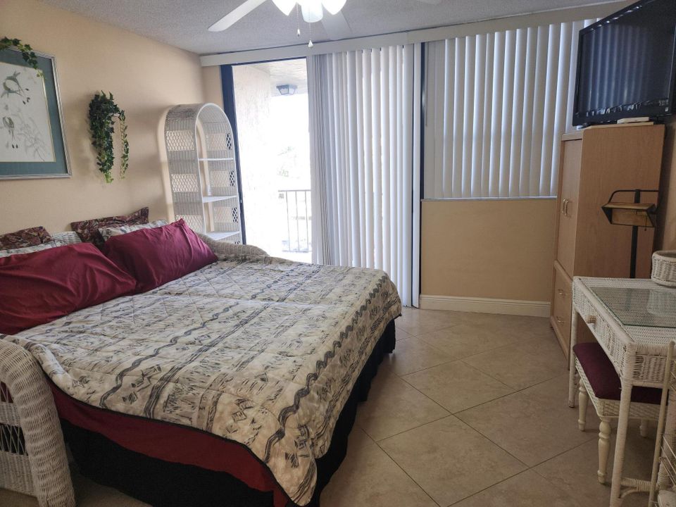 В аренду: $4,000 (2 спален, 2 ванн, 1385 Квадратных фут)