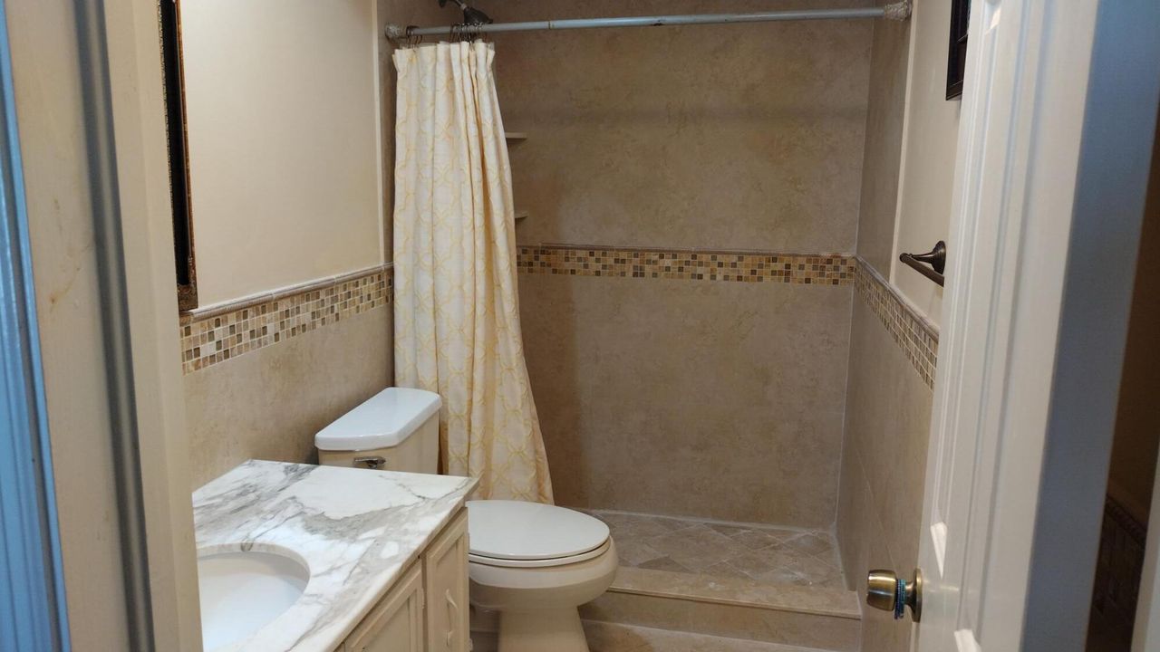 В аренду: $4,000 (2 спален, 2 ванн, 1385 Квадратных фут)