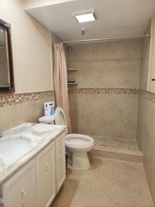 В аренду: $4,000 (2 спален, 2 ванн, 1385 Квадратных фут)