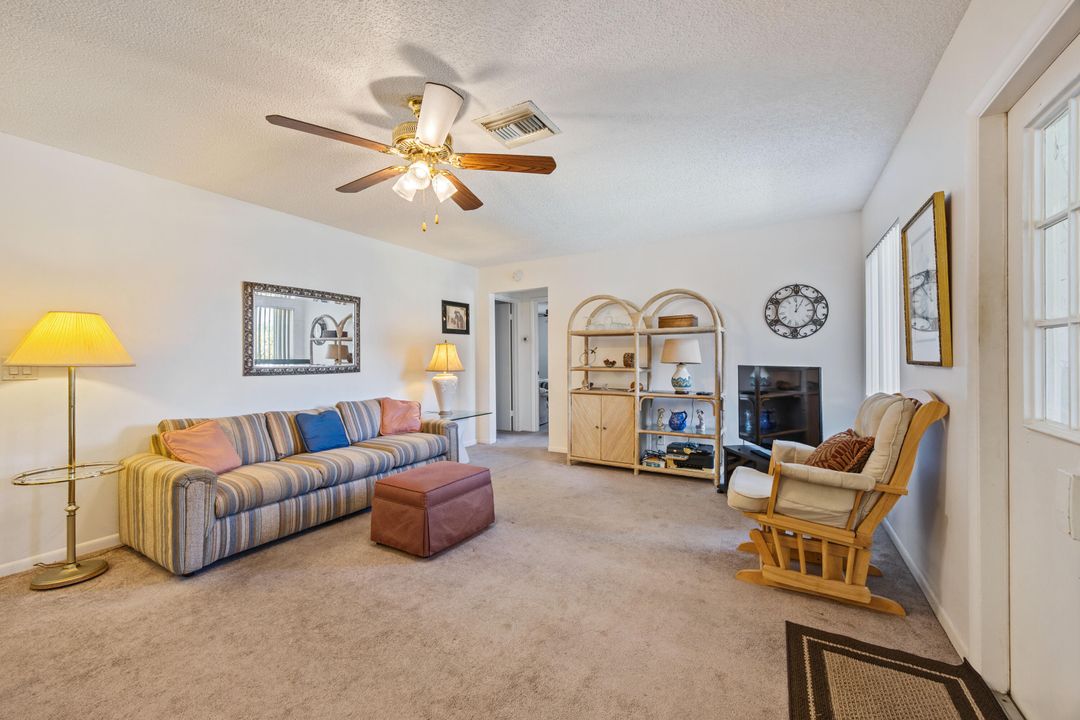 待售: $109,000 (2 贝兹, 1 浴室, 920 平方英尺)