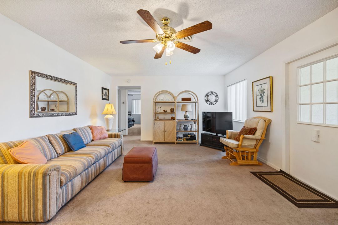 待售: $109,000 (2 贝兹, 1 浴室, 920 平方英尺)