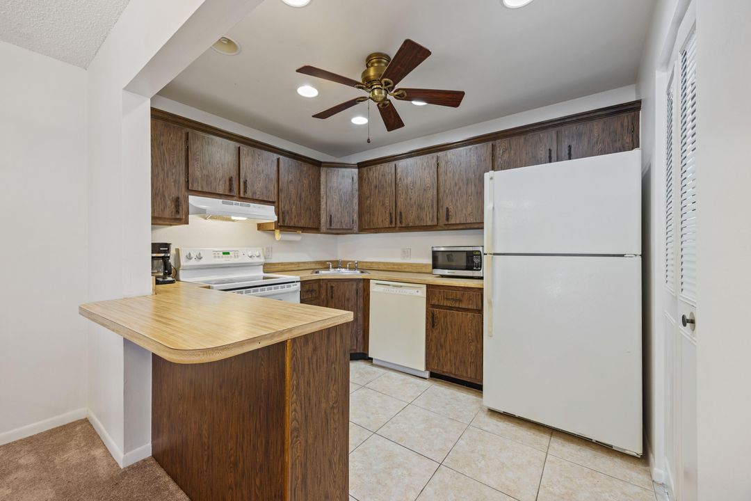 待售: $109,000 (2 贝兹, 1 浴室, 920 平方英尺)