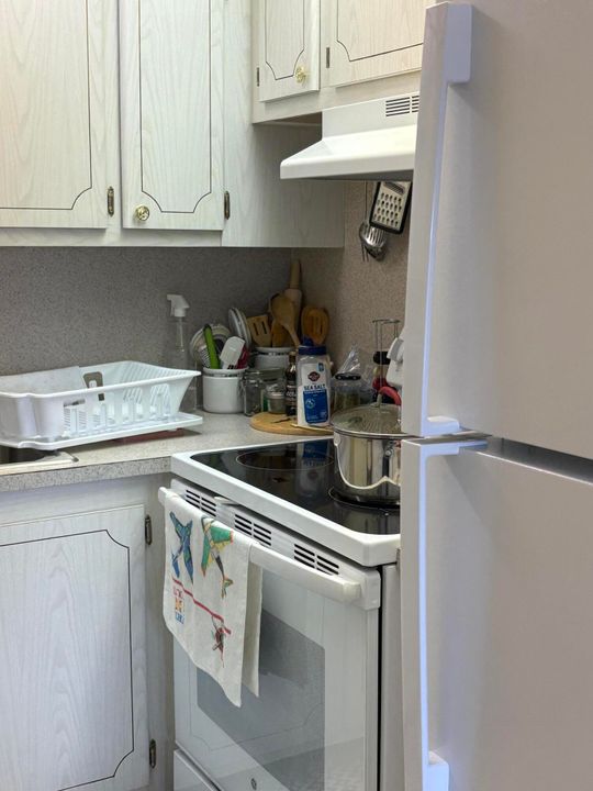 На продажу: $120,000 (2 спален, 1 ванн, 798 Квадратных фут)