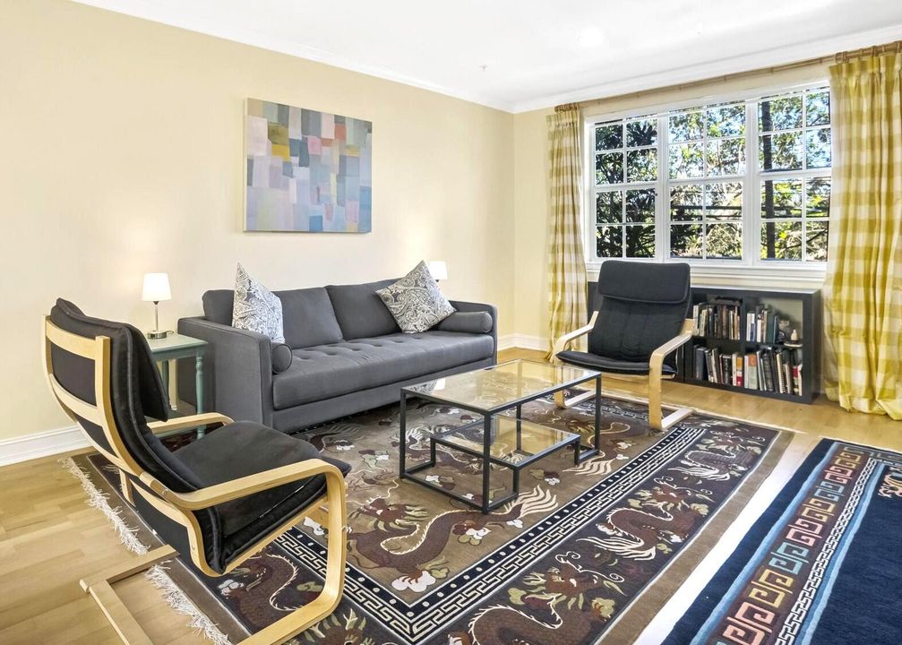 For Sale: $1,395,000 (3 beds, 3 baths, 1826 Square Feet)