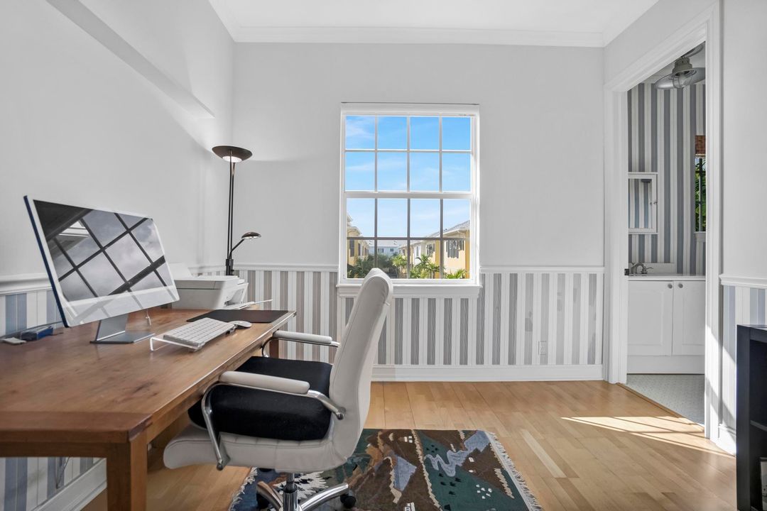 For Sale: $1,395,000 (3 beds, 3 baths, 1826 Square Feet)