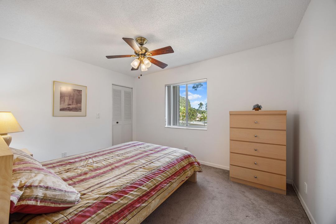 待售: $109,000 (2 贝兹, 1 浴室, 920 平方英尺)