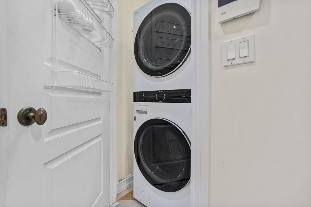 For Sale: $1,395,000 (3 beds, 3 baths, 1826 Square Feet)