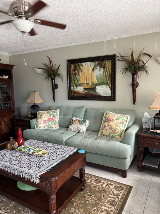 На продажу: $120,000 (2 спален, 1 ванн, 798 Квадратных фут)