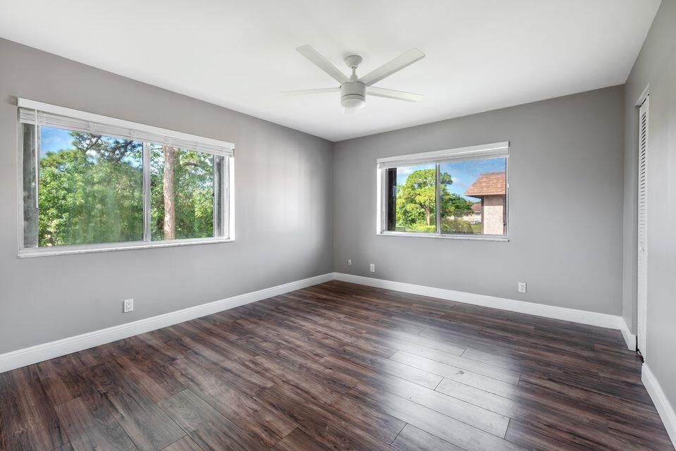 For Rent: $2,000 (2 beds, 1 baths, 986 Square Feet)