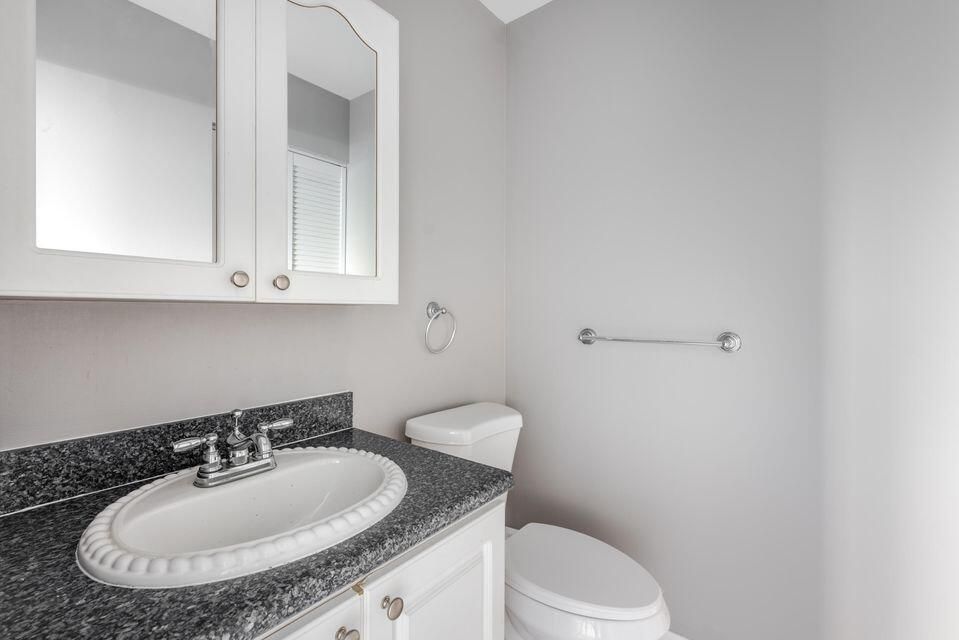 For Rent: $2,000 (2 beds, 1 baths, 986 Square Feet)