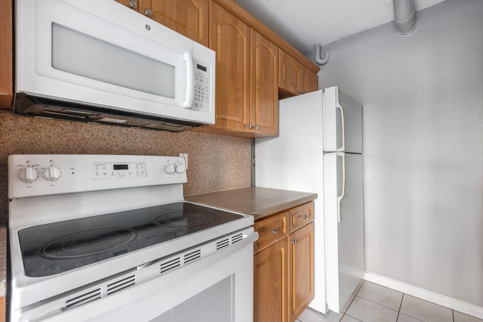 For Rent: $2,000 (2 beds, 1 baths, 986 Square Feet)