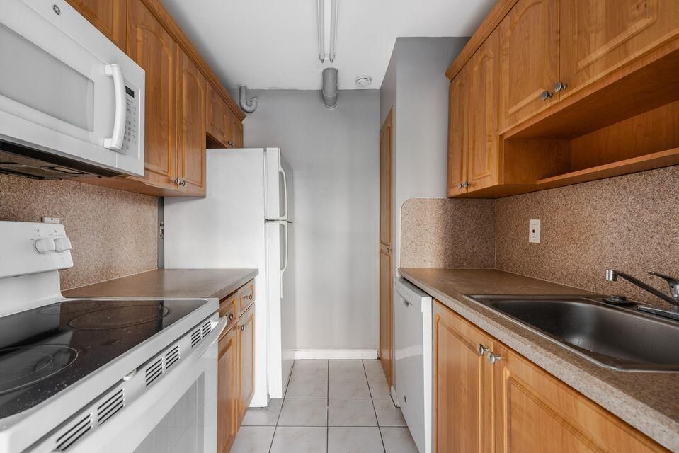 For Rent: $2,000 (2 beds, 1 baths, 986 Square Feet)