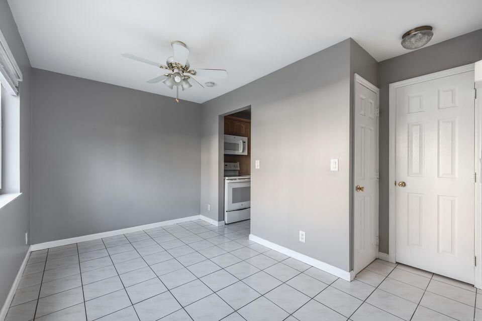 For Rent: $2,000 (2 beds, 1 baths, 986 Square Feet)