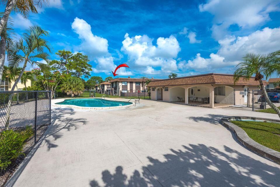 For Rent: $2,000 (2 beds, 1 baths, 986 Square Feet)