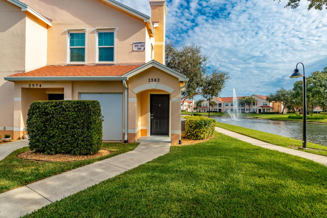 На продажу: $210,000 (2 спален, 2 ванн, 1120 Квадратных фут)