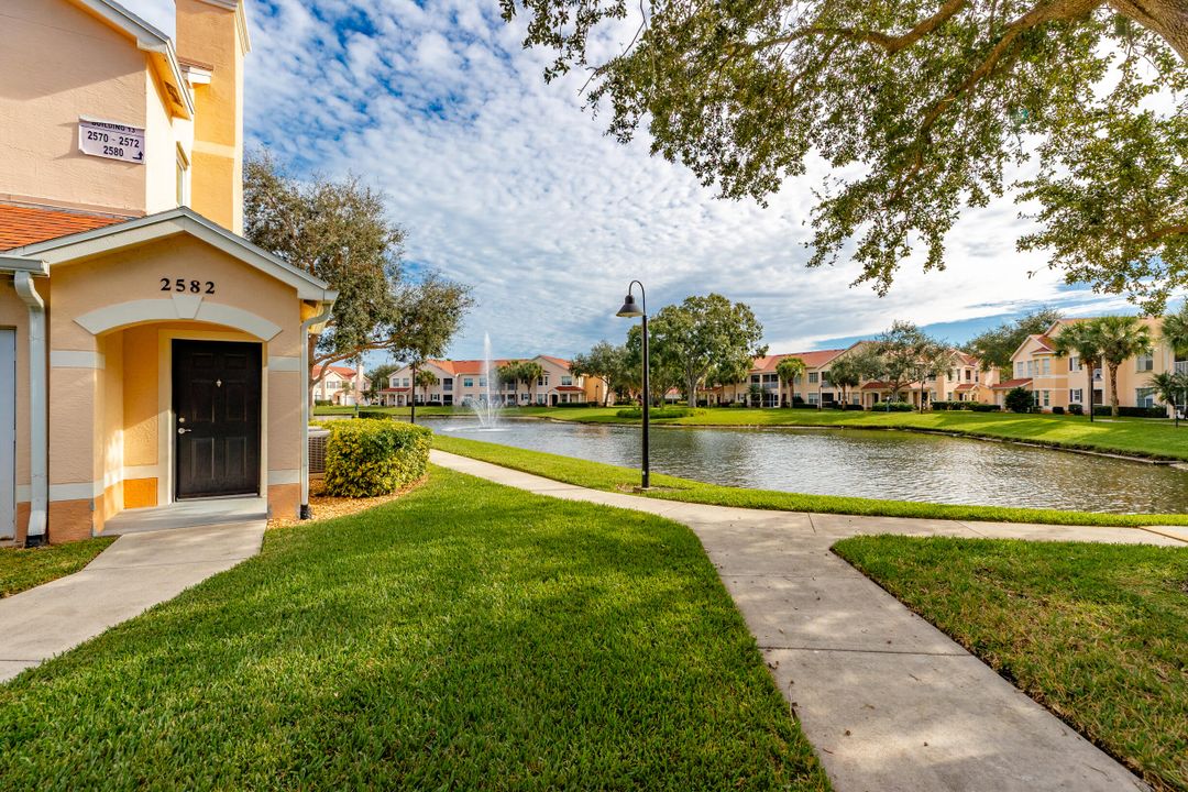 На продажу: $210,000 (2 спален, 2 ванн, 1120 Квадратных фут)