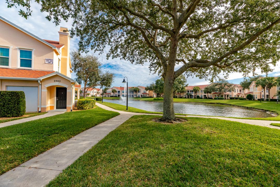 На продажу: $210,000 (2 спален, 2 ванн, 1120 Квадратных фут)