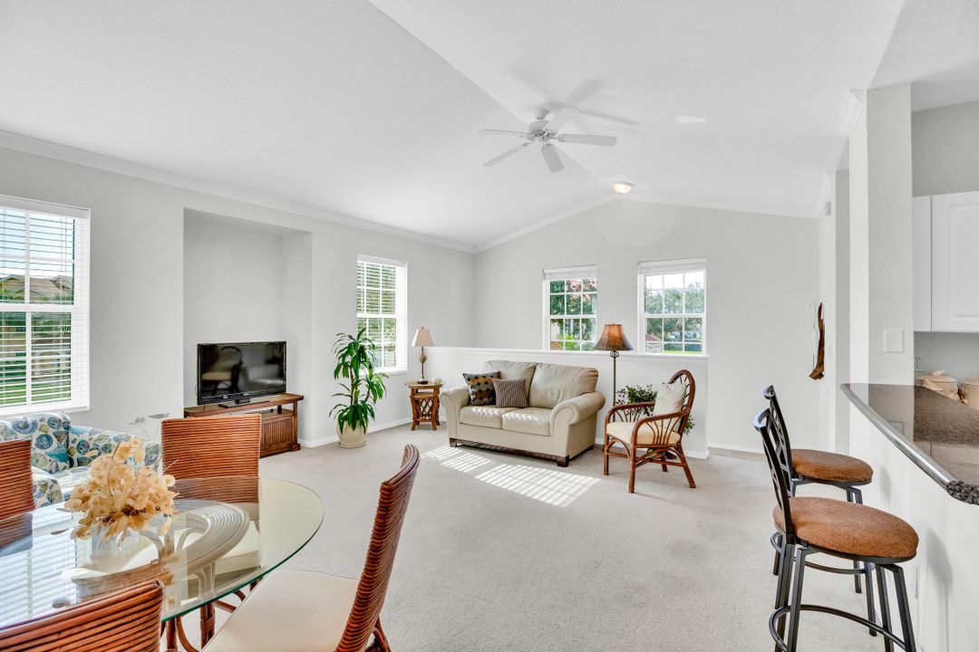 На продажу: $210,000 (2 спален, 2 ванн, 1120 Квадратных фут)