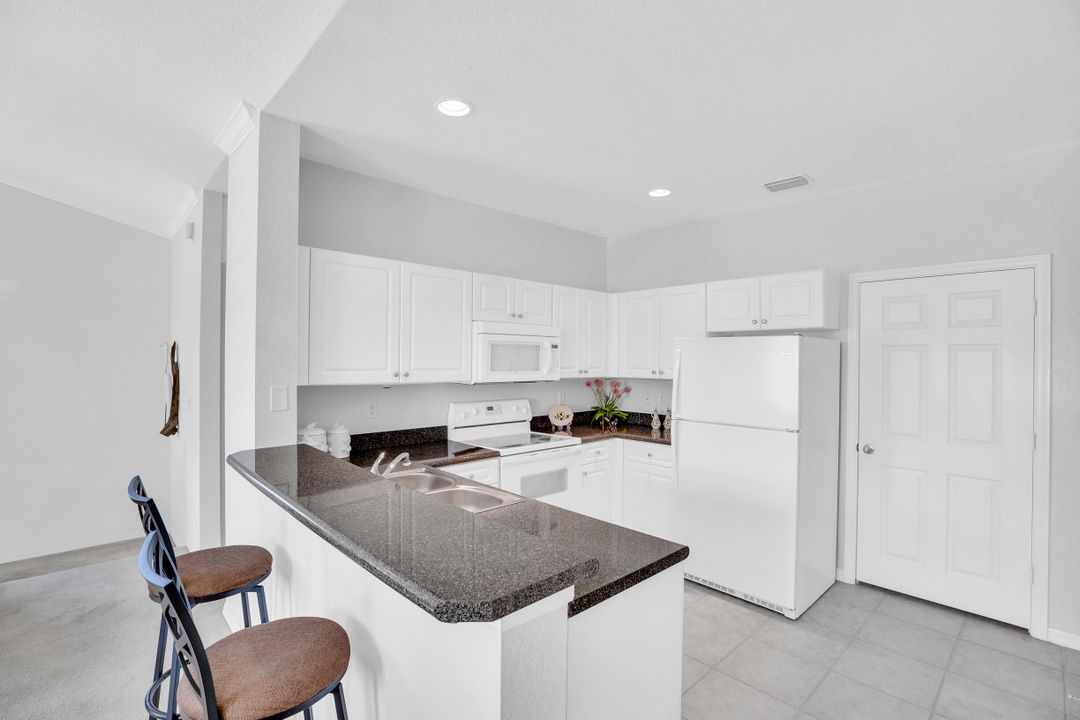 На продажу: $210,000 (2 спален, 2 ванн, 1120 Квадратных фут)