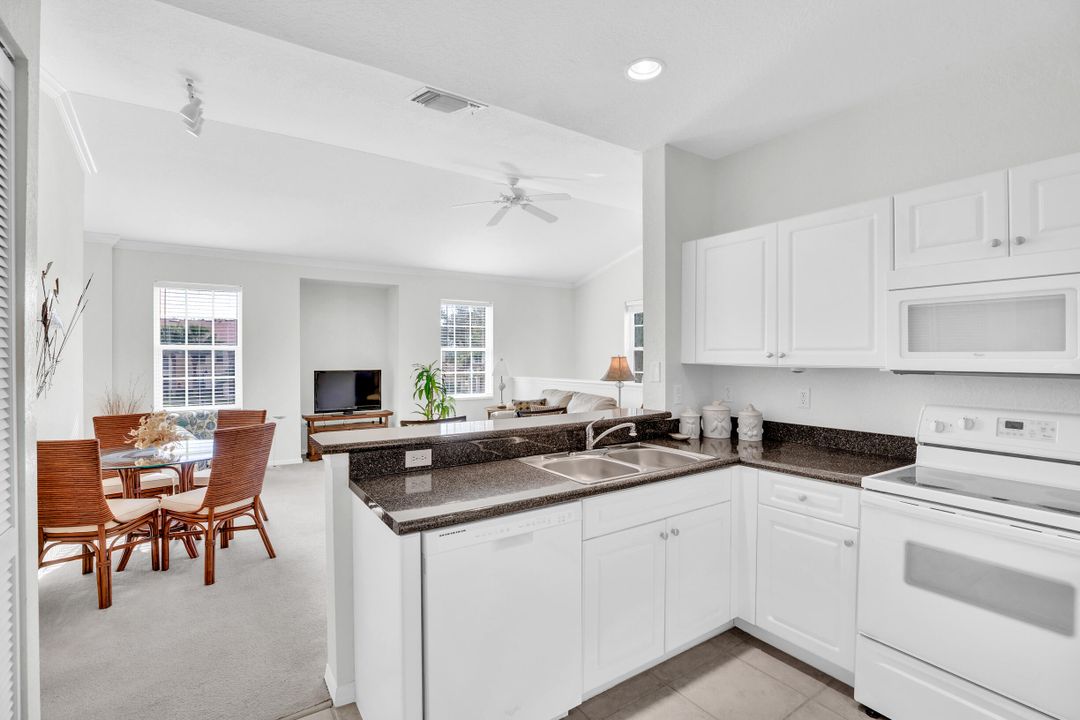 На продажу: $210,000 (2 спален, 2 ванн, 1120 Квадратных фут)