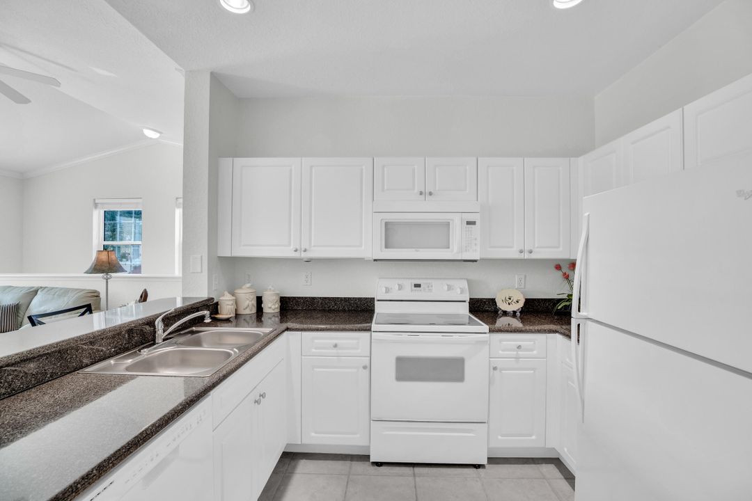 На продажу: $210,000 (2 спален, 2 ванн, 1120 Квадратных фут)