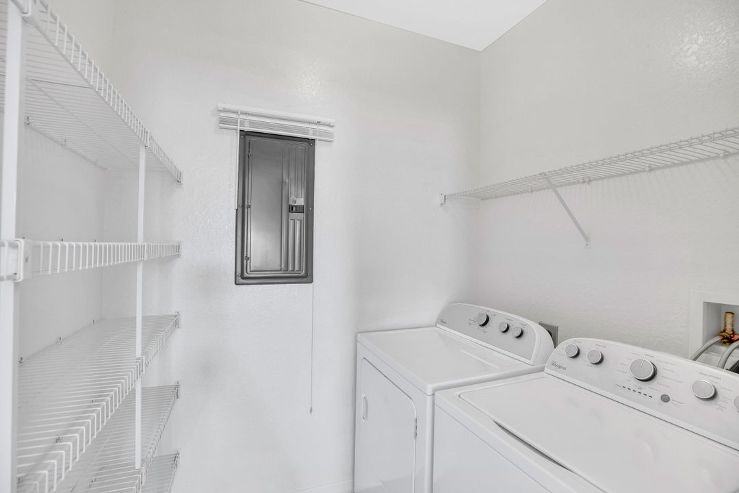 На продажу: $210,000 (2 спален, 2 ванн, 1120 Квадратных фут)