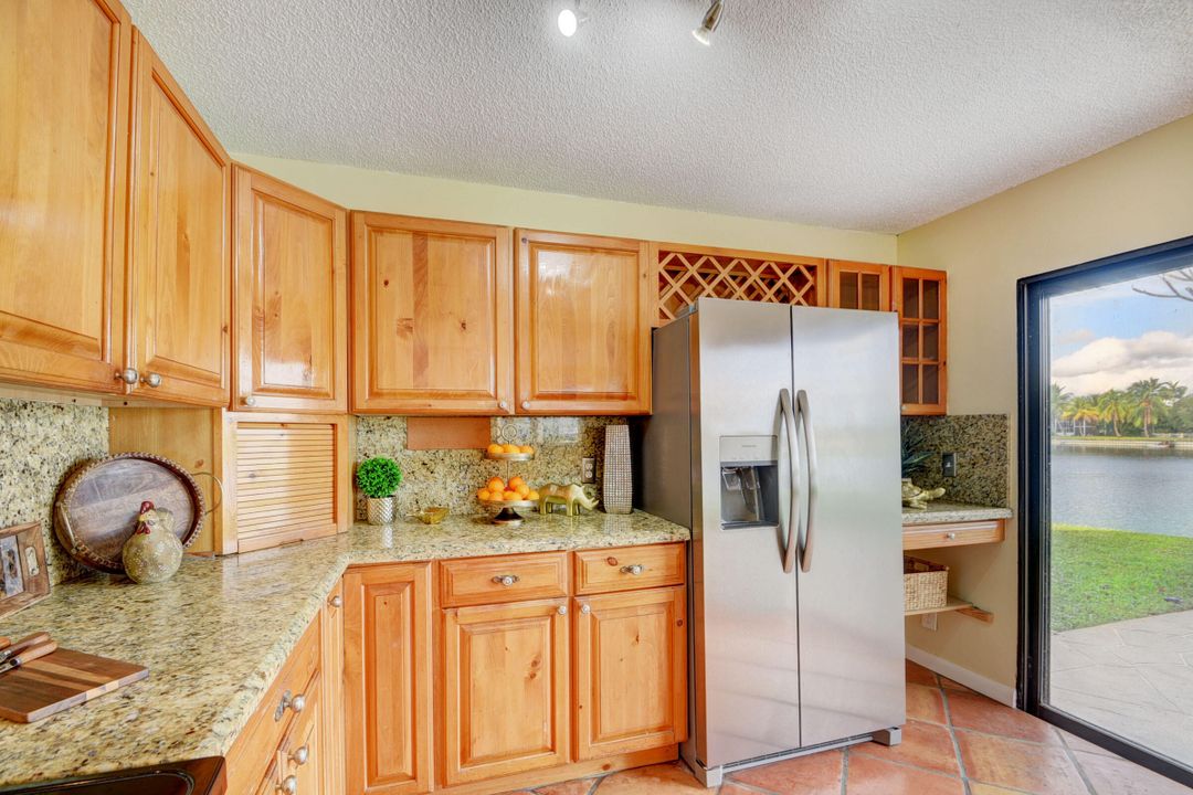 出租: $3,450 (3 贝兹, 2 浴室, 1608 平方英尺)