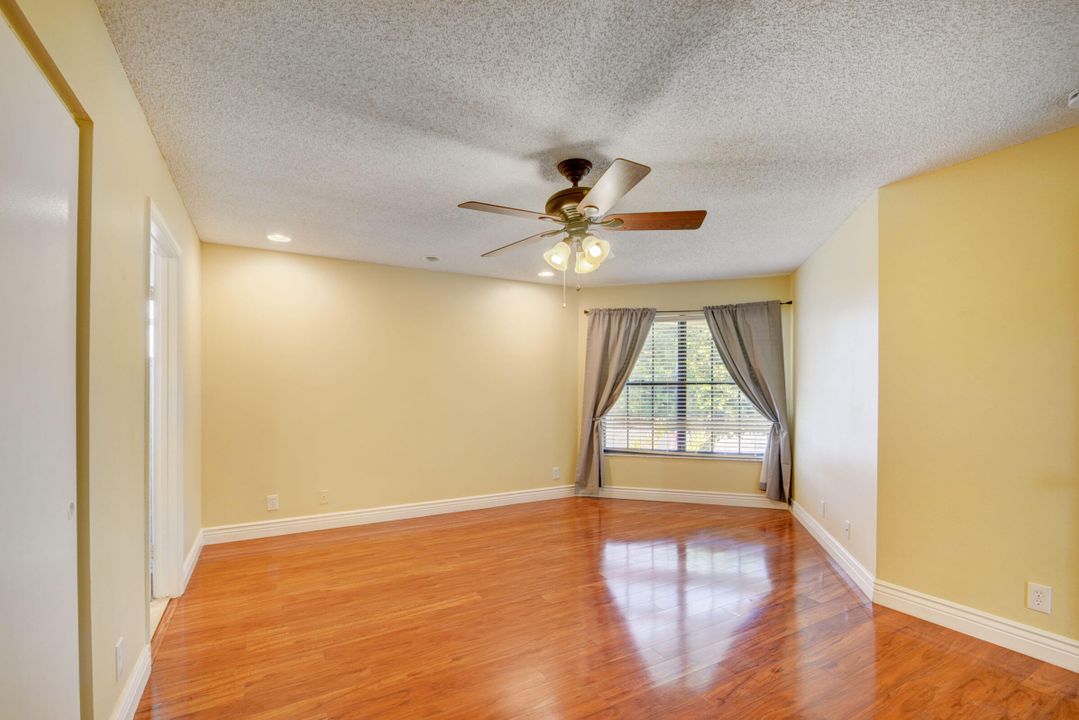 出租: $3,450 (3 贝兹, 2 浴室, 1608 平方英尺)