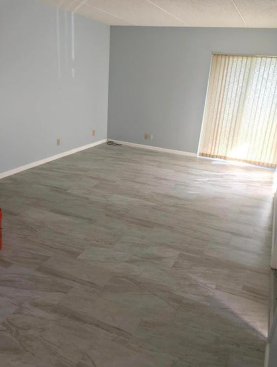 出租: $1,900 (2 贝兹, 1 浴室, 880 平方英尺)