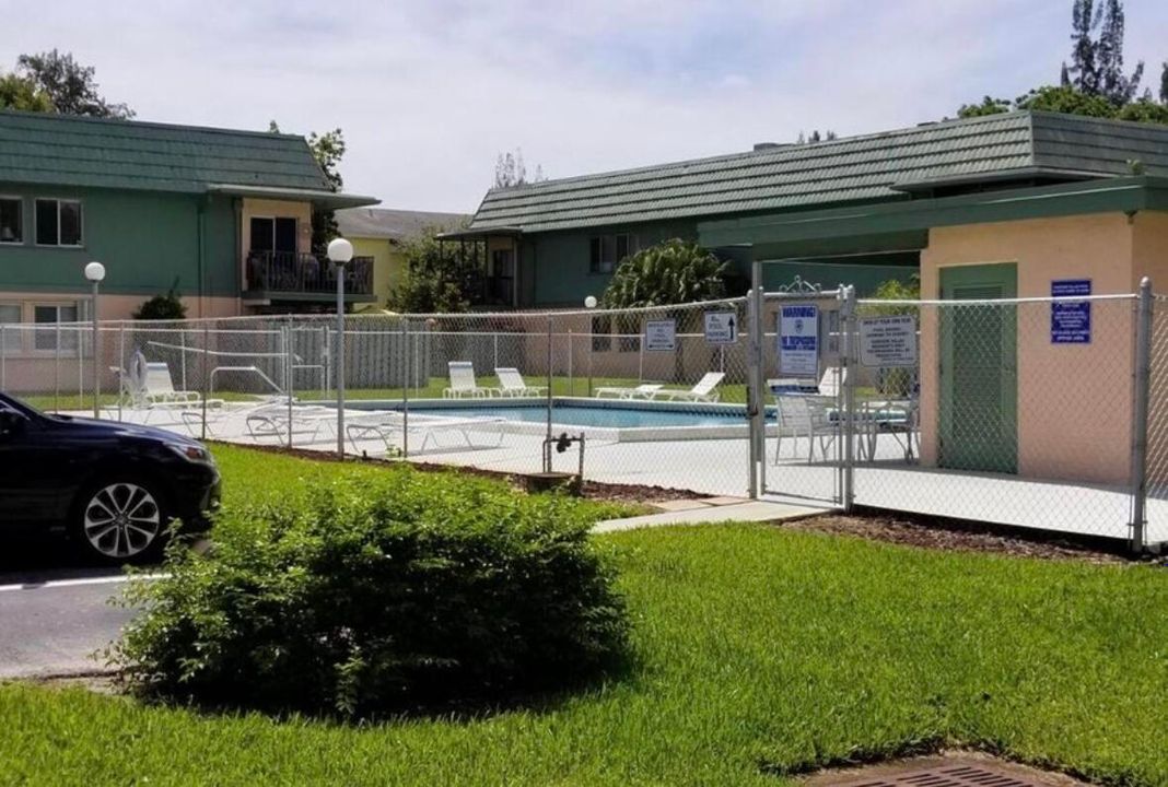 出租: $1,900 (2 贝兹, 1 浴室, 880 平方英尺)