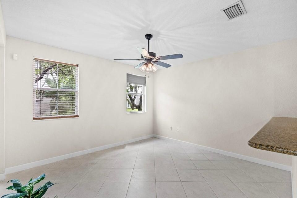 出租: $3,000 (3 贝兹, 2 浴室, 1705 平方英尺)