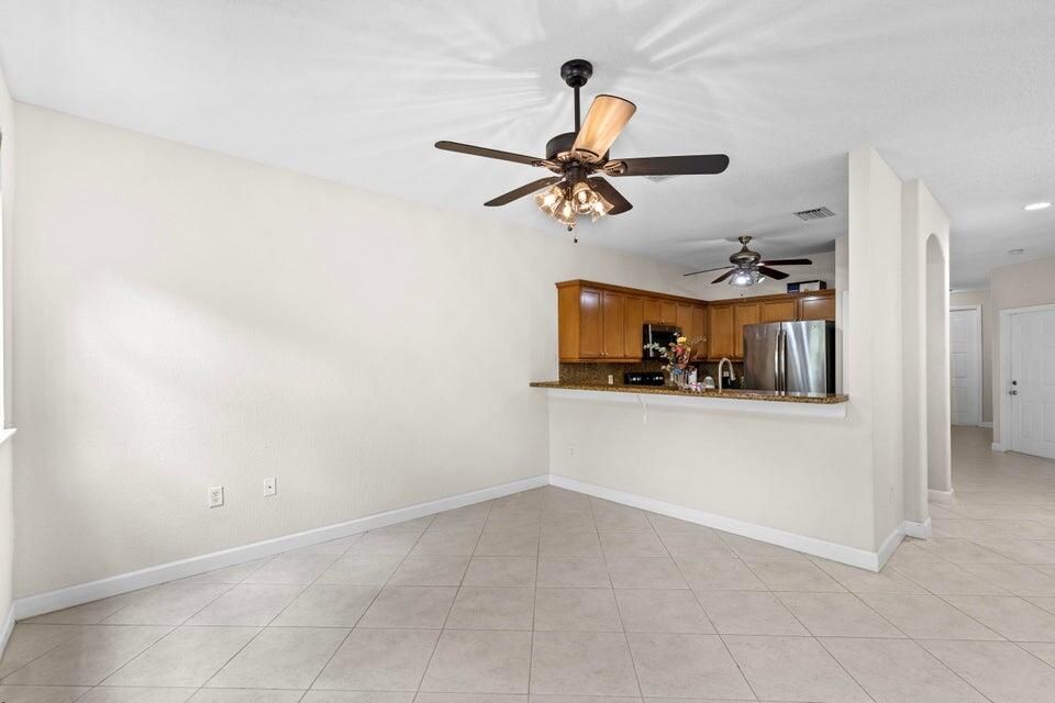 出租: $3,000 (3 贝兹, 2 浴室, 1705 平方英尺)