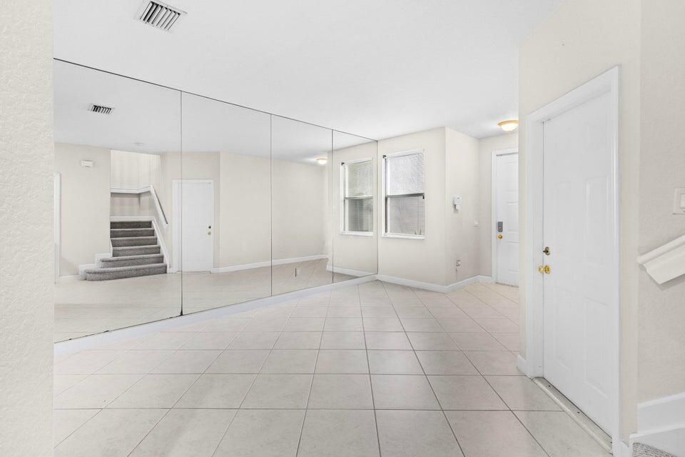 出租: $3,000 (3 贝兹, 2 浴室, 1705 平方英尺)