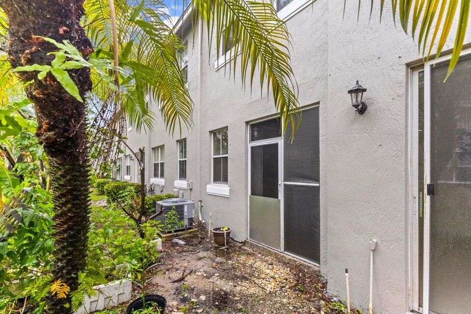 出租: $3,000 (3 贝兹, 2 浴室, 1705 平方英尺)